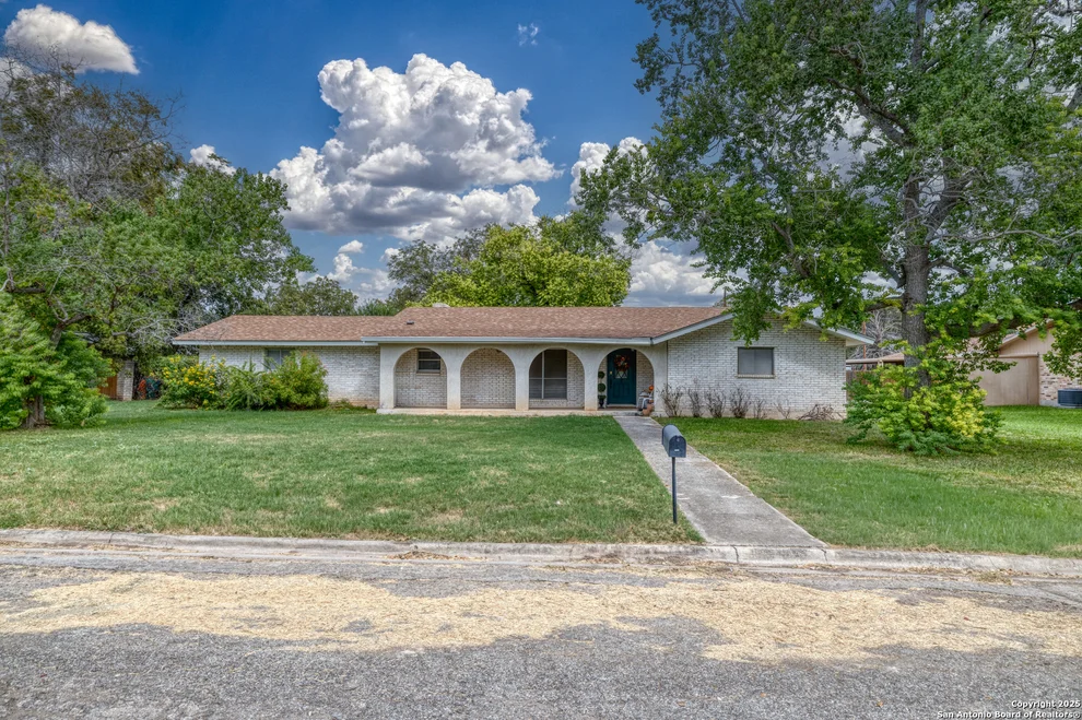 Unit for sale at 5 Donna, Uvalde, TX 78801