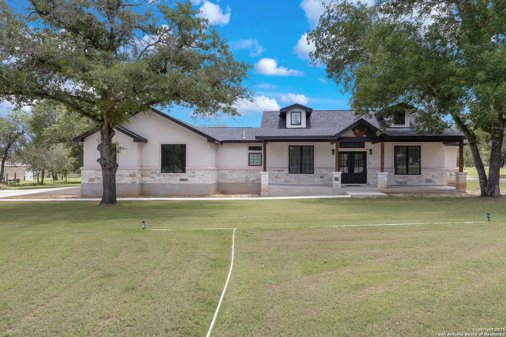 Unit for sale at 137 County Road 6876, Natalia, TX 78059