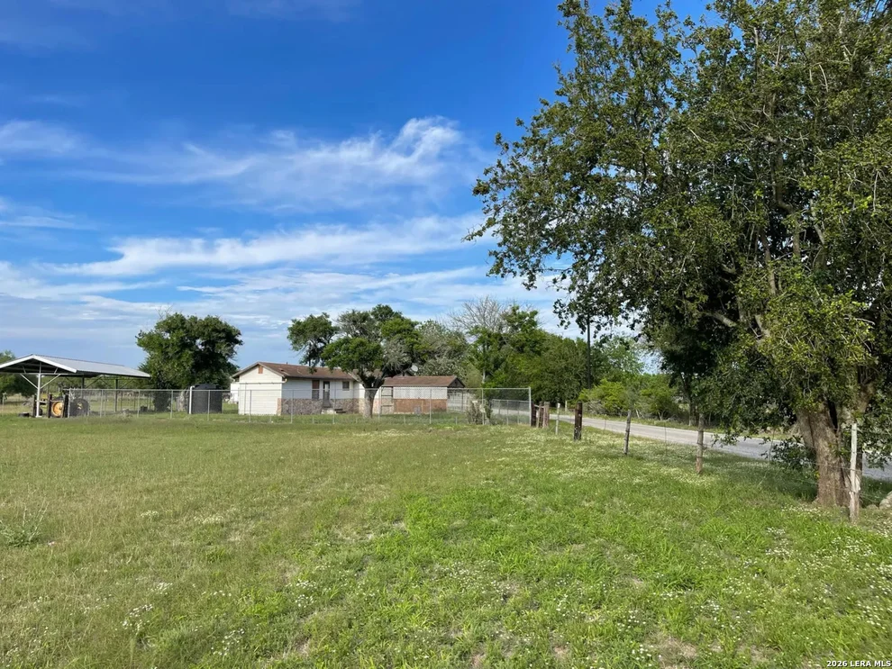 Photo of 119 County Rd 442, Alice, TX 78332