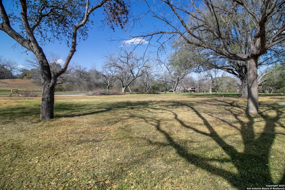 Unit for sale at 5 E Hampton Dr, Seguin, TX 78155