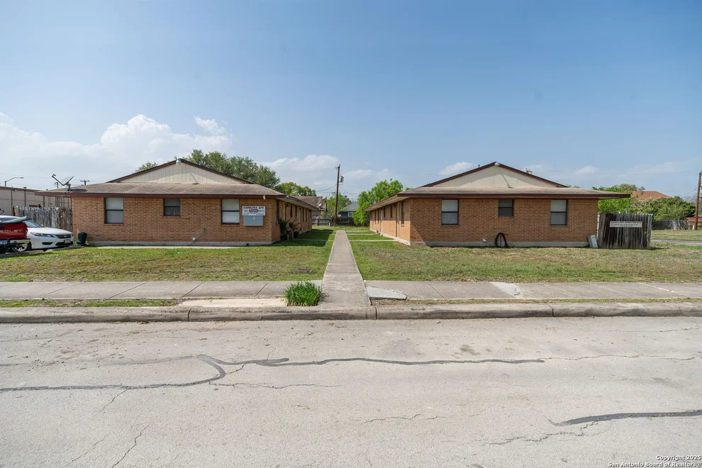 Unit for sale at 213 E Wright, Universal City, TX 78148