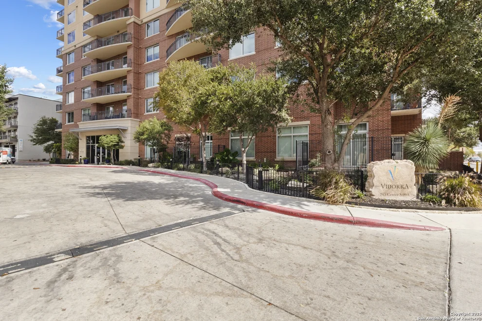 Unit for sale at 215 N Center St., San Antonio, TX 78202