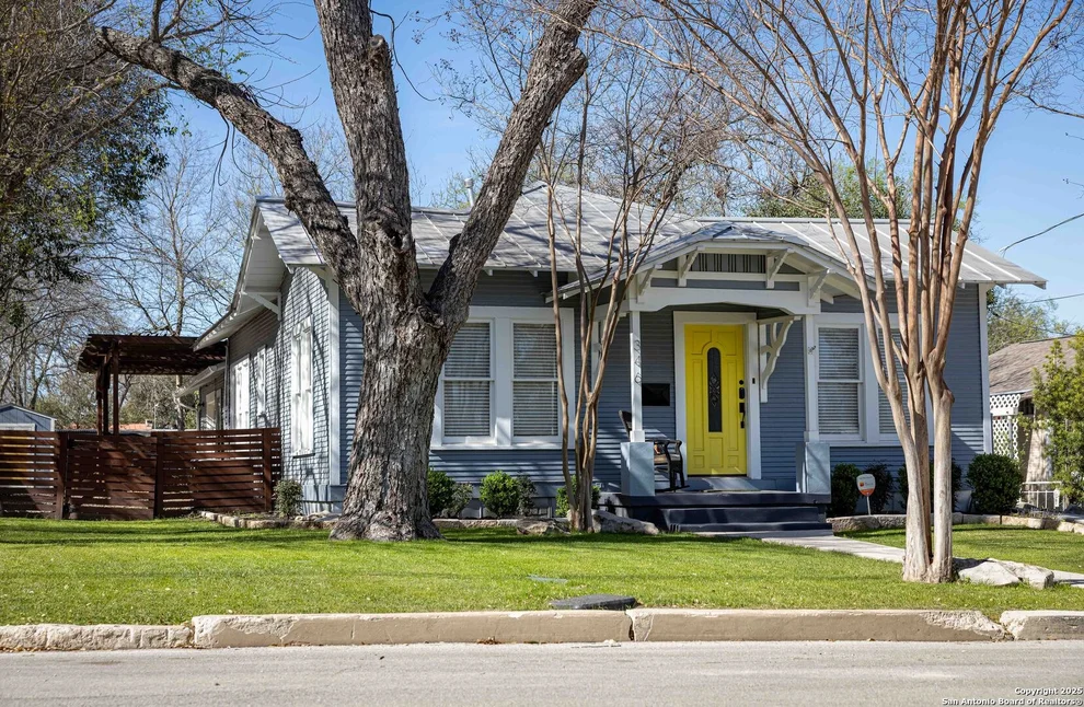 Unit for sale at 346 S Sycamore, New Braunfels, TX 78130