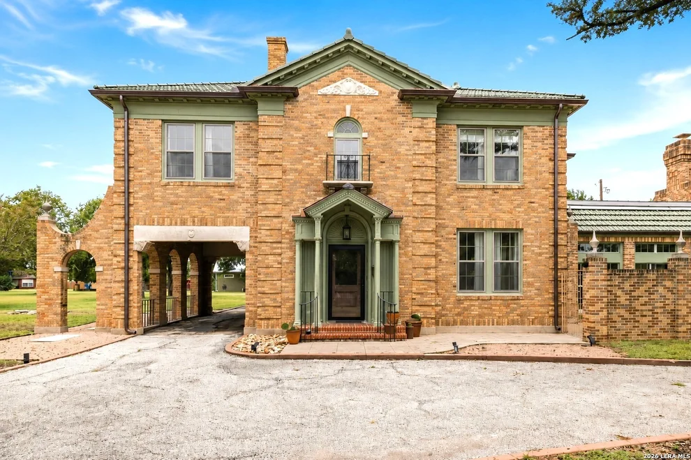 Unit for sale at 618 MAIN ST, Kerrville, TX 78028