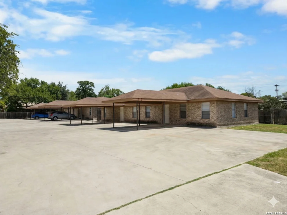 Unit for sale at 1118 W Goodwin, Pleasanton, TX 78064