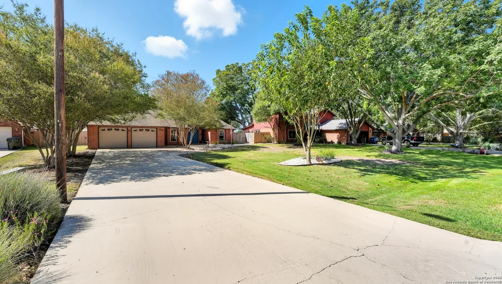 Unit for sale at 109 Bobwhite, Seguin, TX 78155