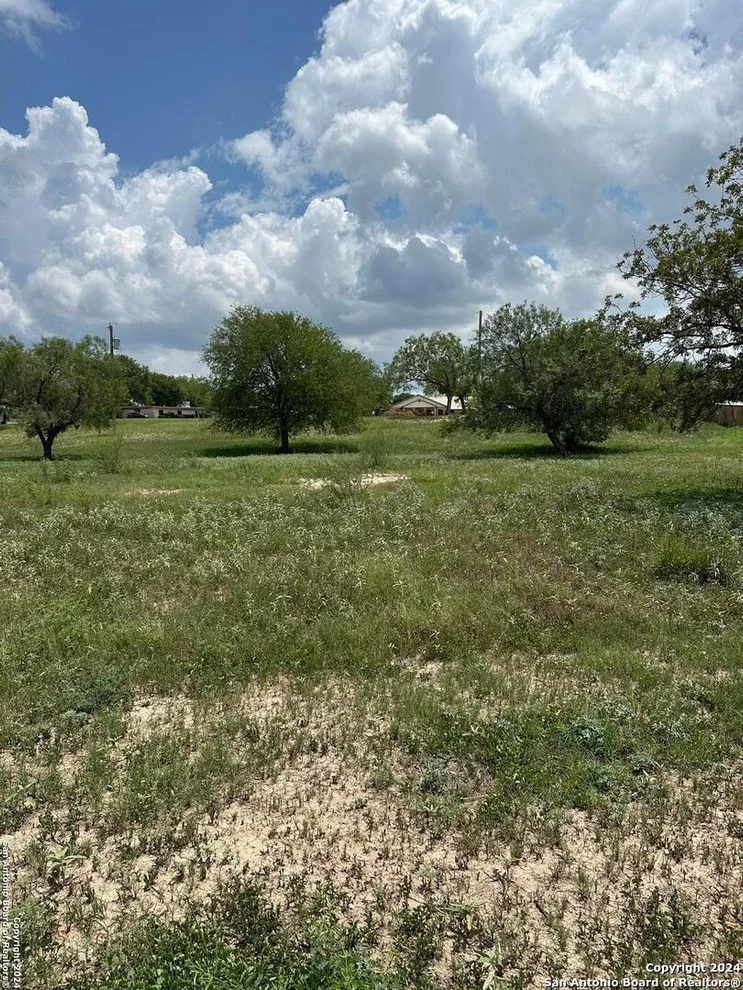 Unit for sale at 212 Country Club Ln, Uvalde, TX 78801