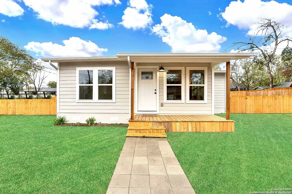 Unit for sale at 806 San Antonio Ave., Seguin, TX 78155