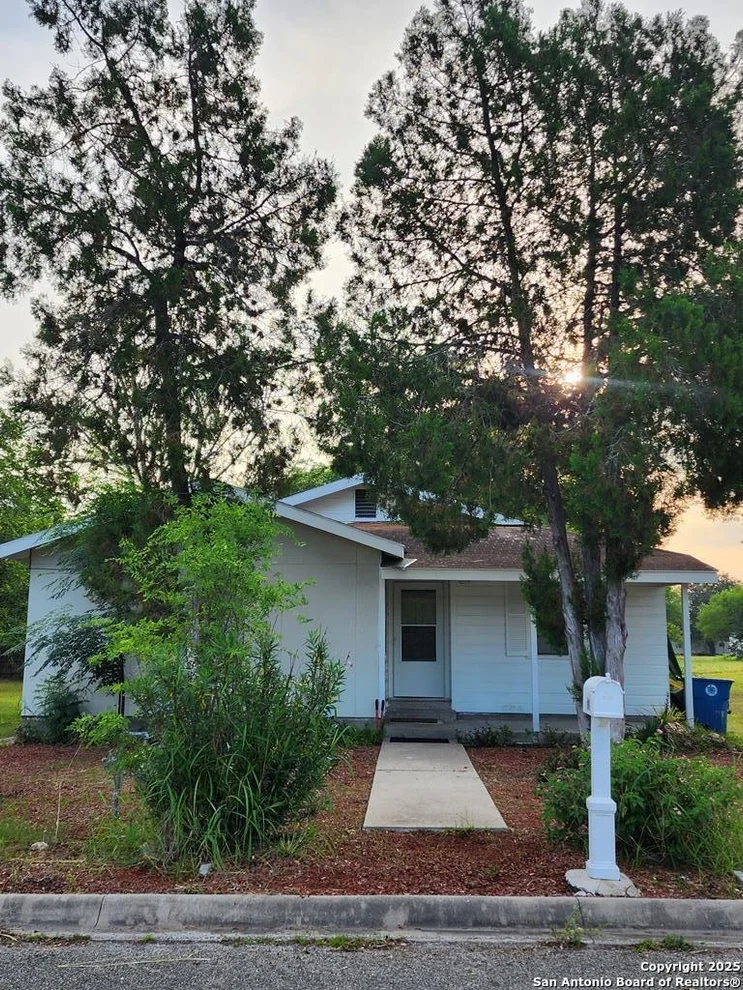 Unit for sale at 122 Leverman, Beeville, TX 78102