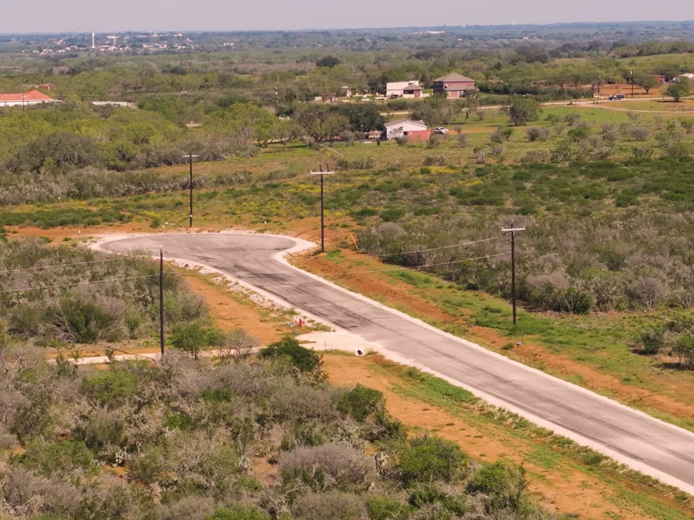 Unit for sale at 173 CR 2644, Moore, TX 78057