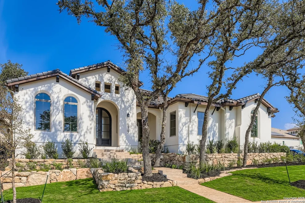 Unit for sale at 6907 Bluff Run, San Antonio, TX 78257