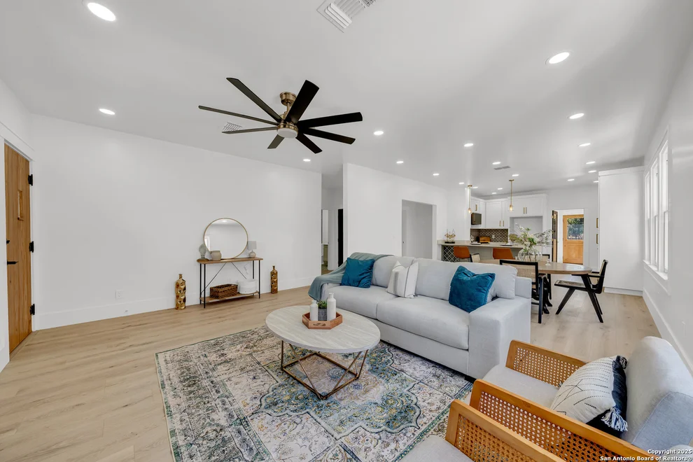 Unit for sale at 1942 W Kings Hwy, San Antonio, TX 78201