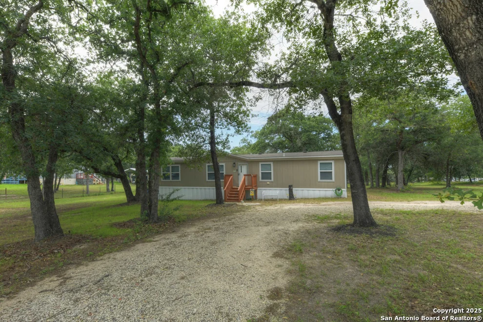 Unit for sale at 268 oak view, La Vernia, TX 78121