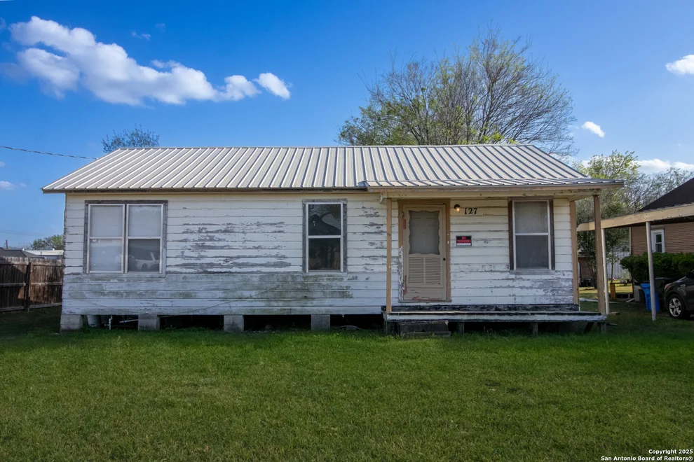 Unit for sale at 127 Roosevelt Dr, Seguin, TX 78155