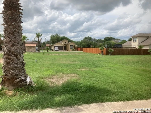 Unit for sale at 102 Sutton Place-Lot#2, Uvalde, TX 78801
