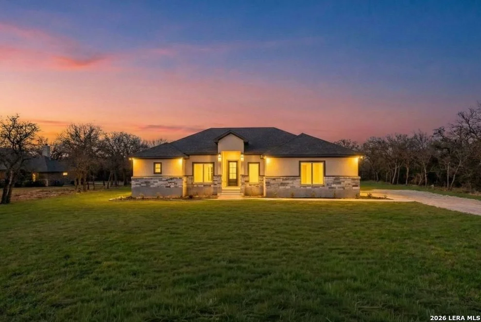 Unit for sale at 201 Sendera Crossing, La Vernia, TX 78121