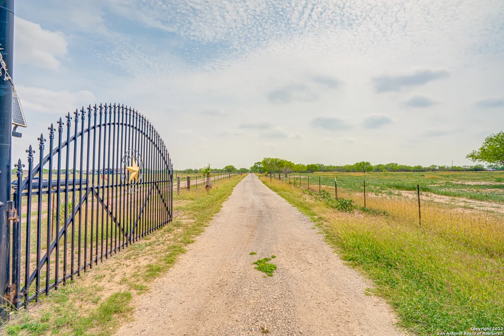 Photo of 1354 Red Barn Road, Poteet, TX 78065