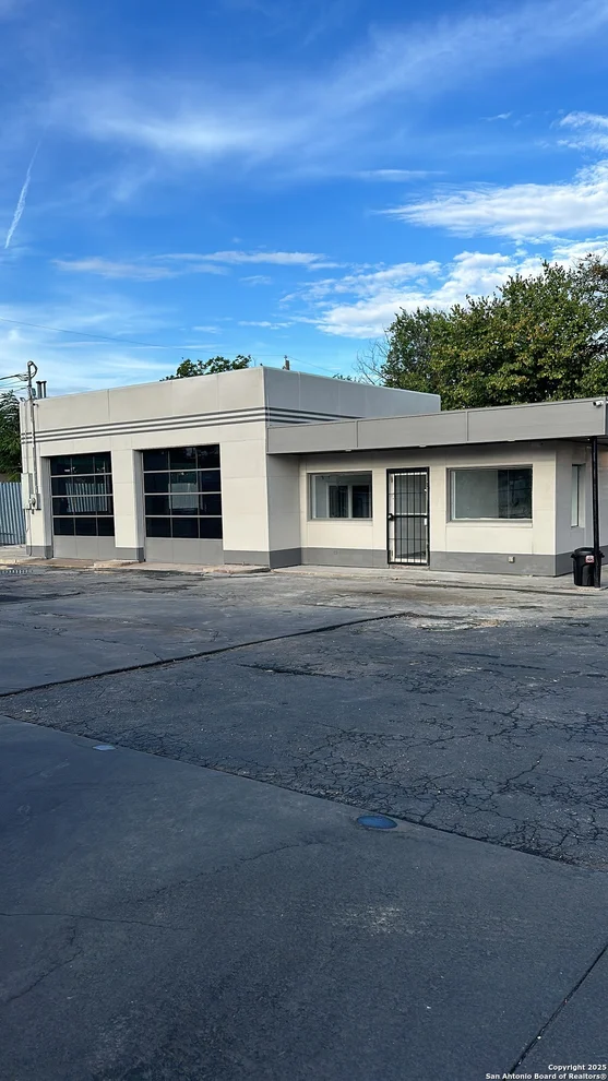 Unit for sale at 1704 West Ave, San Antonio, TX 78201