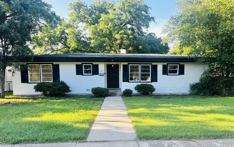 Unit for sale at 841 Laurel St, Uvalde, TX 78801