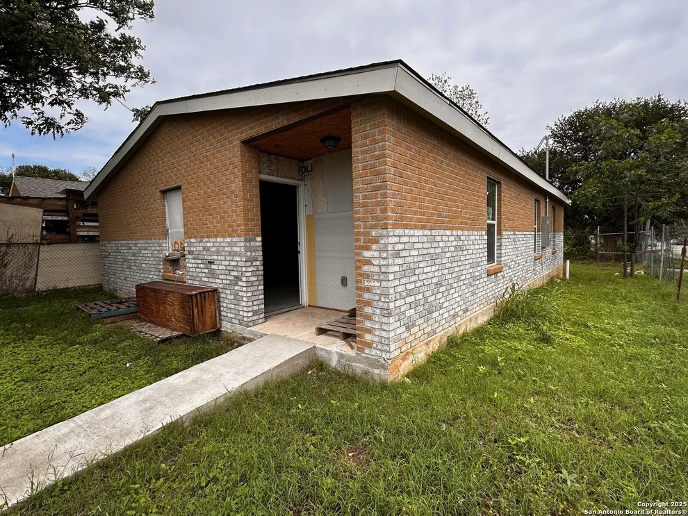 Unit for sale at 1203 Saltillo St, San Antonio, TX 78207