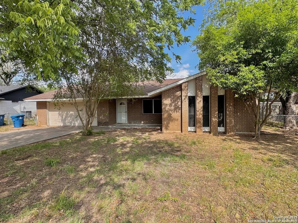 Unit for sale at 333 Chaparral, Pleasanton, TX 78064