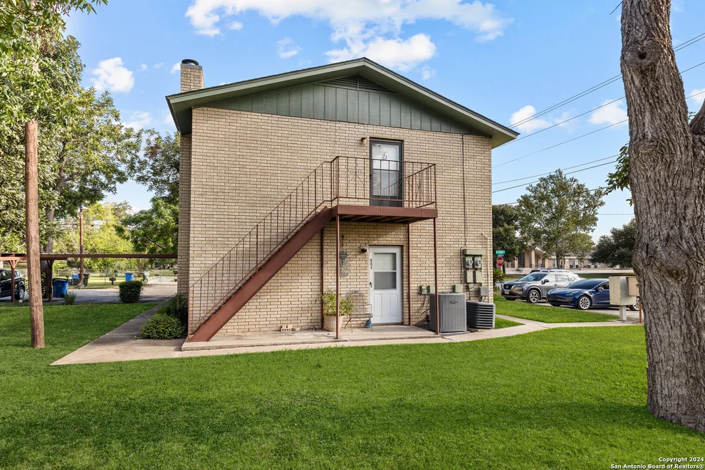 Unit for sale at 516 N KING ST, Seguin, TX 78155