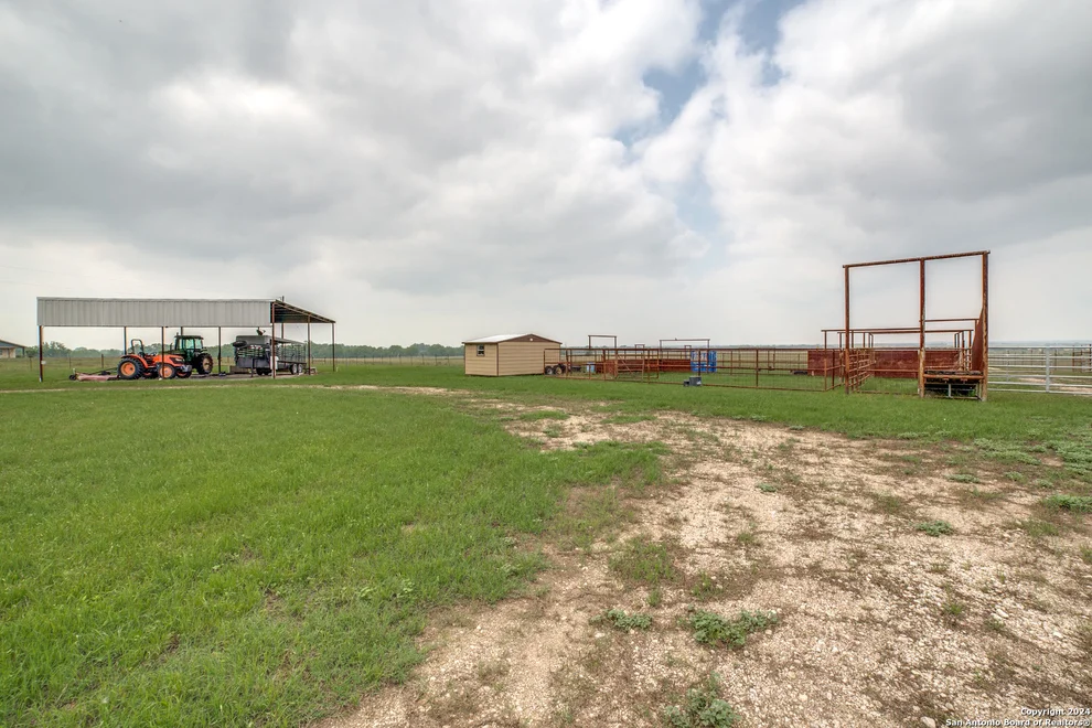 Unit for sale at 2597 E Sherrill, Kingsbury, TX 78638