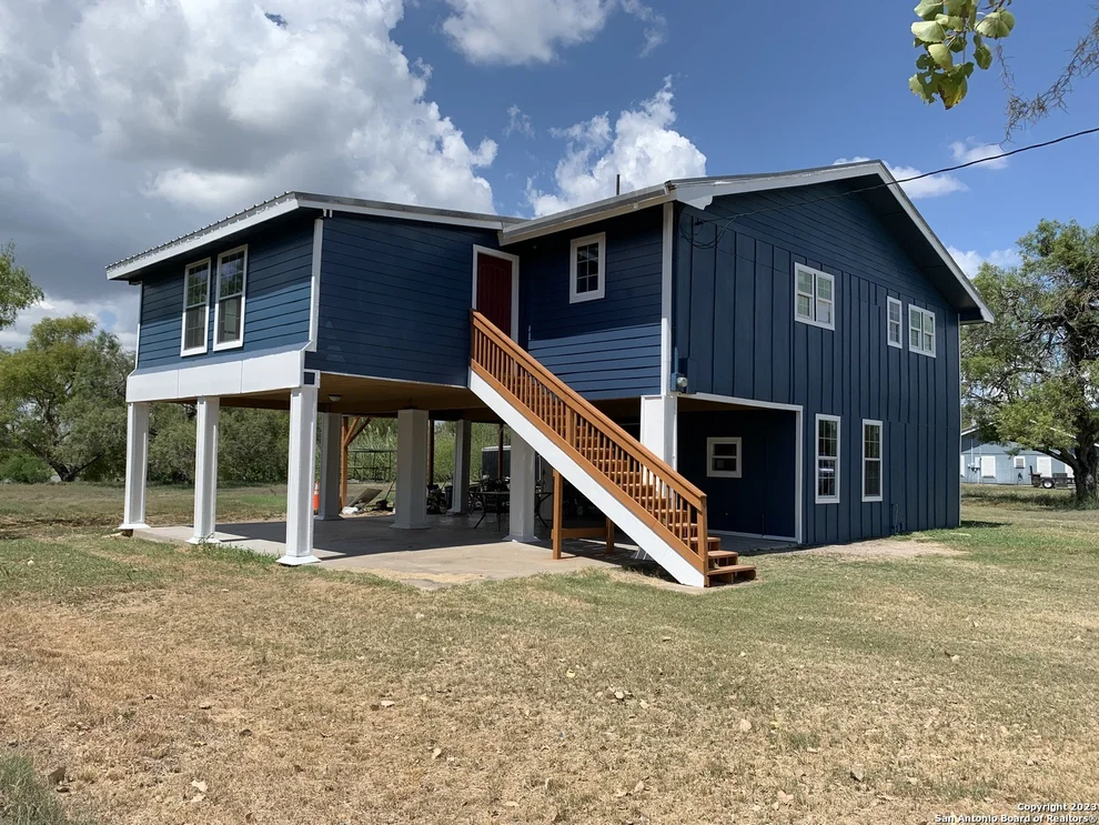 Unit for sale at 165 buckeye knoll, George West, TX 78022