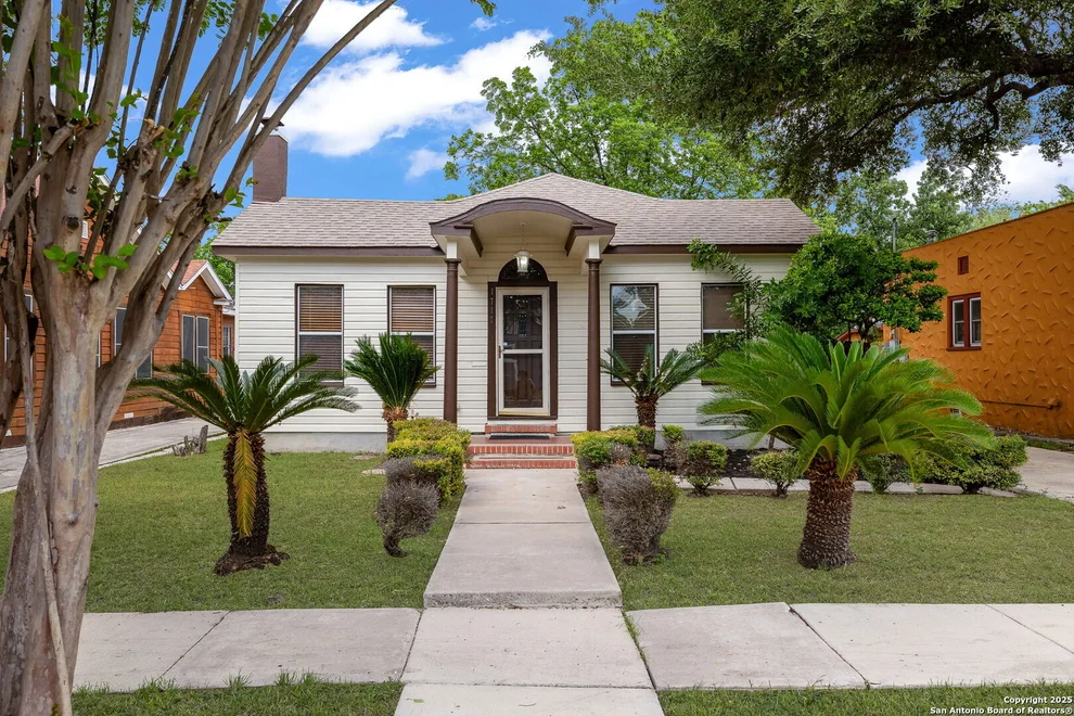 Unit for sale at 1717 W Summit Ave, San Antonio, TX 78201