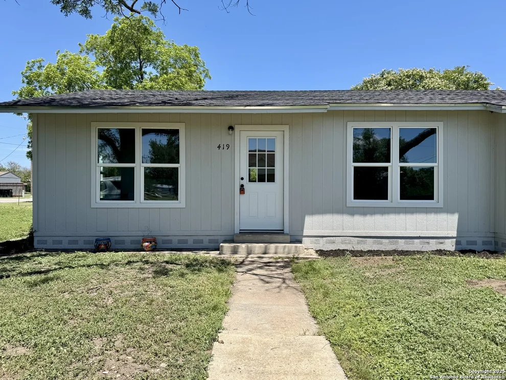 Unit for sale at 419 W Culberson, Sabinal, TX 78881