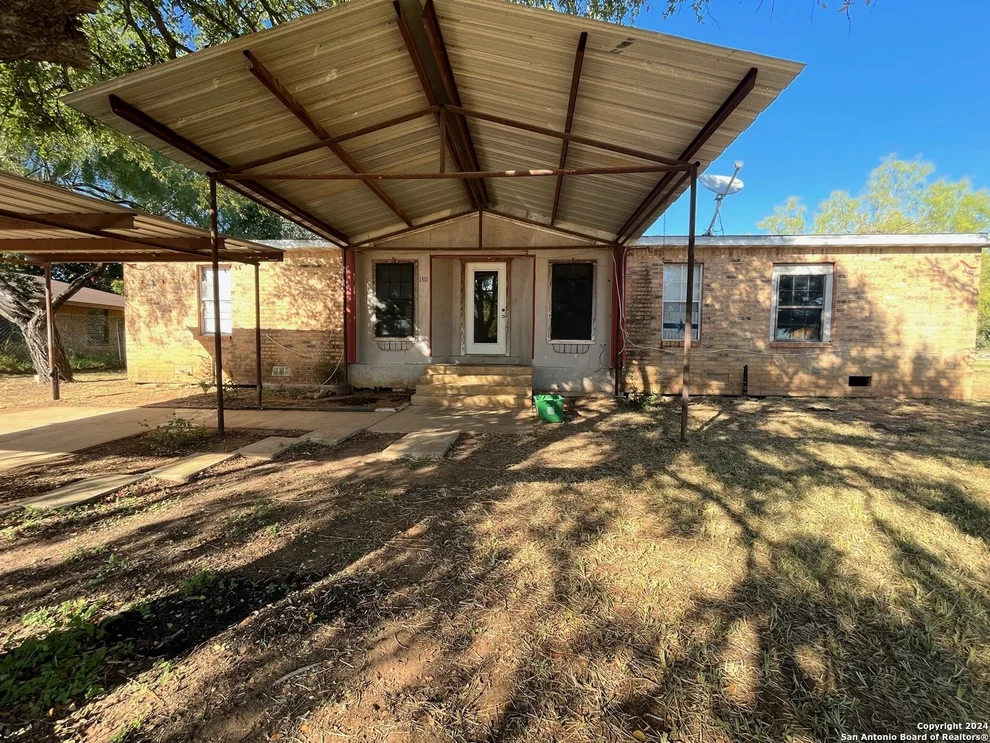 Unit for sale at 1311 E Colorado St, Pearsall, TX 78061