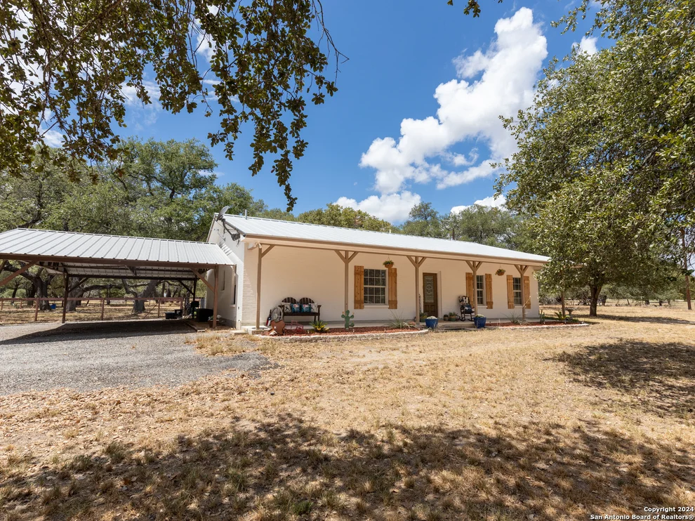 Unit for sale at 141 county road 762, Devine, TX 78016