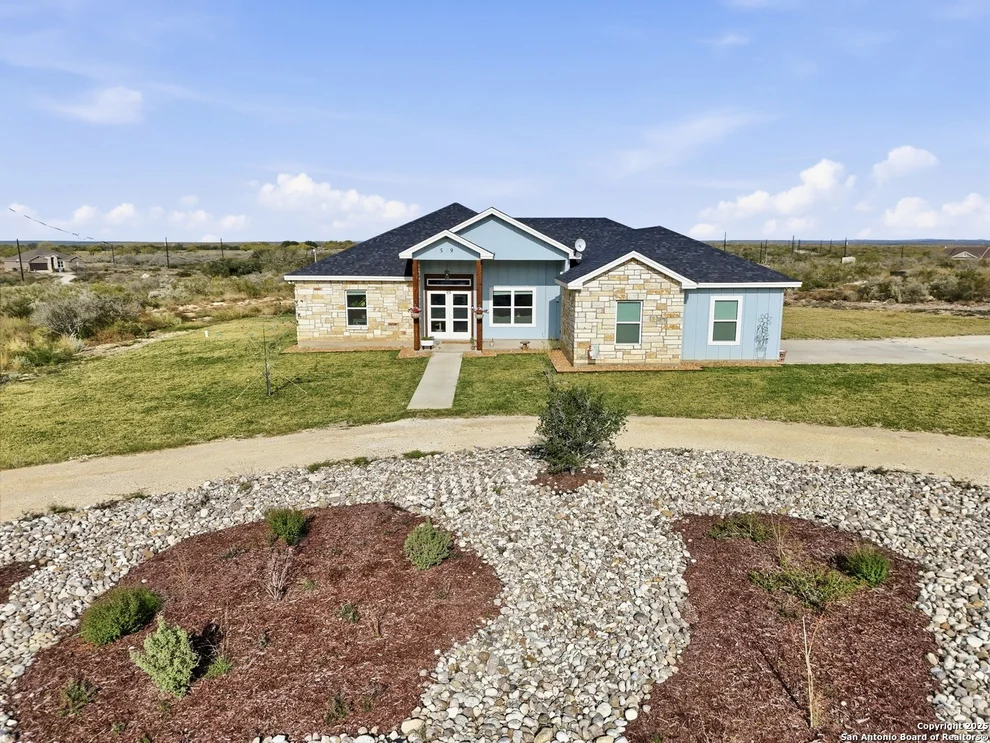 Unit for sale at 59 Greystone Hills, Uvalde, TX 78801