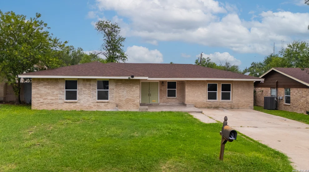 Unit for sale at 2139 Ricks Dr, Eagle Pass, TX 78852