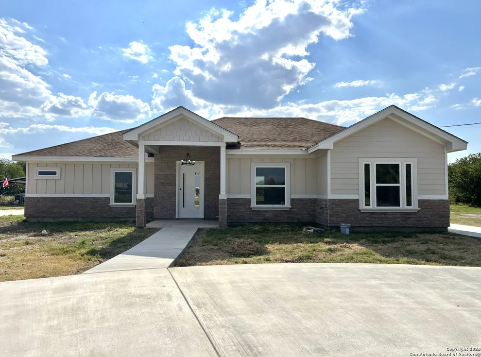 Unit for sale at 809 N CAMP STREET, Uvalde, TX 78801