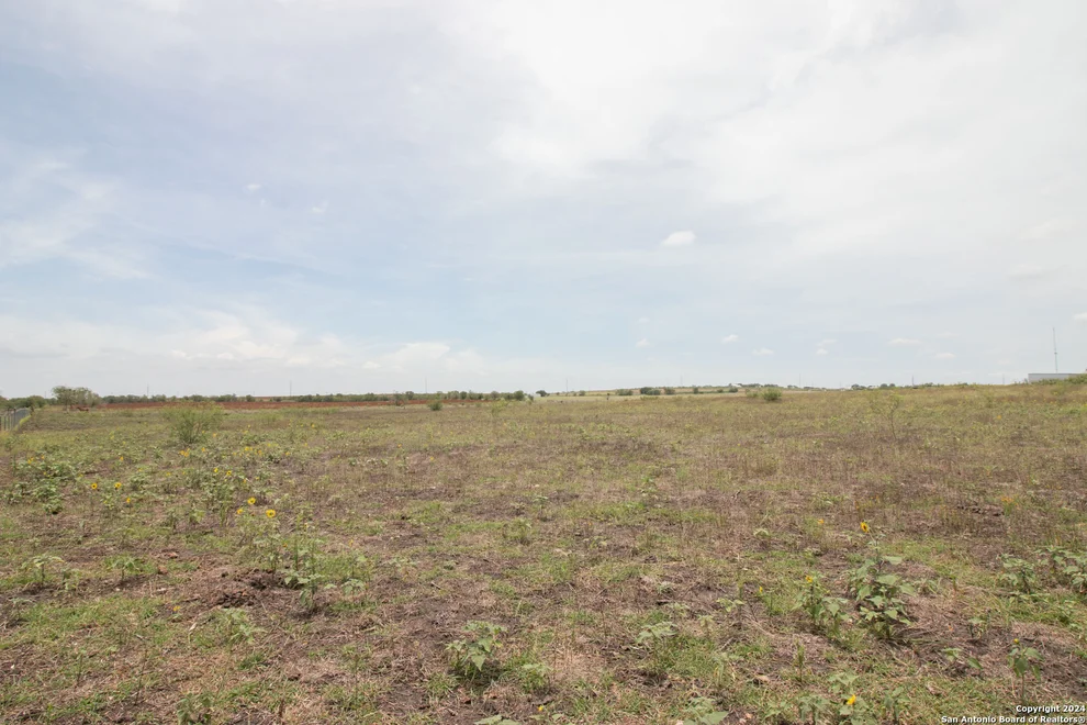 Unit for sale at 505 GLORY LN, Marion, TX 78124