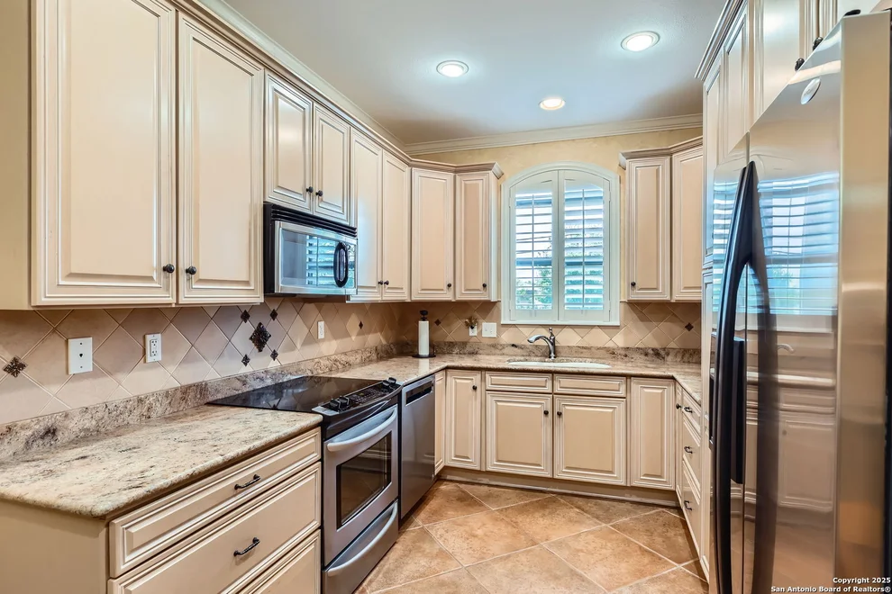 Unit for sale at 100 W El Prado, San Antonio, TX 78212