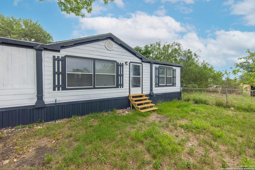 Unit for sale at 114 County Road 5604, Medina, TX 78009
