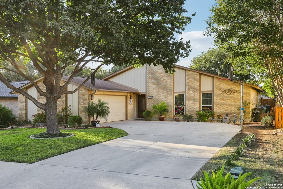 Unit for sale at 2323 Wilderness Wood, San Antonio, TX 78231