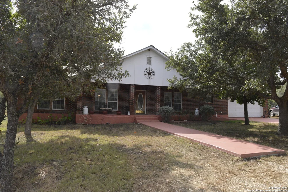 Unit for sale at 860 Tom Rd, Floresville, TX 78114