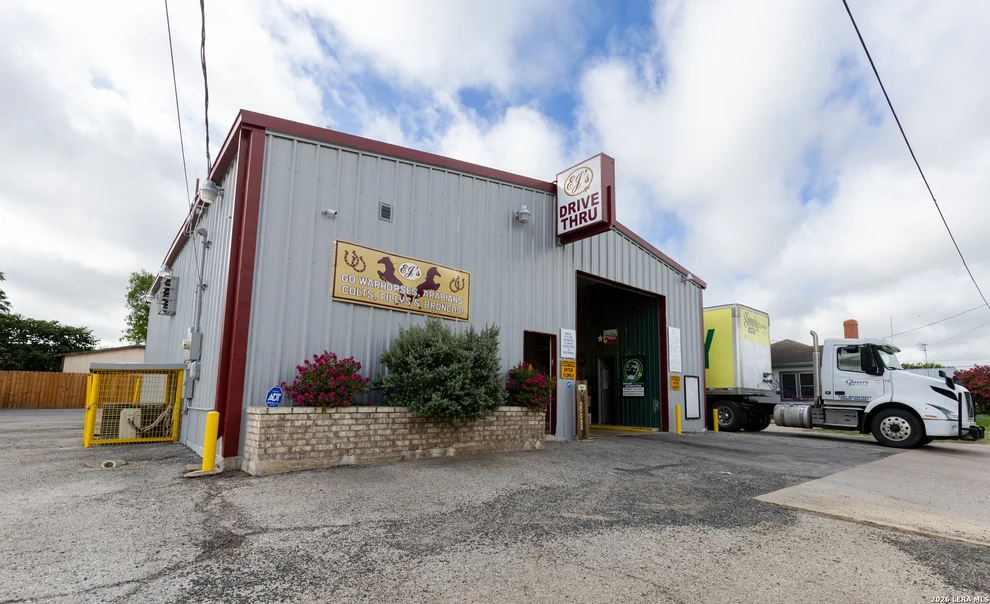 Unit for sale at 404 N TEEL DR, Devine, TX 78016