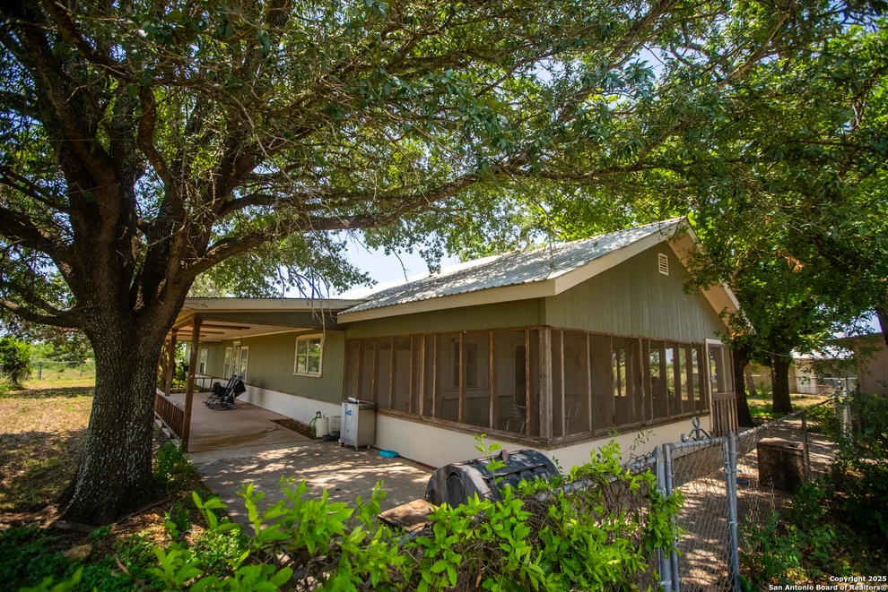 Unit for sale at 4843 N FM 1436, La Pryor, TX 78872