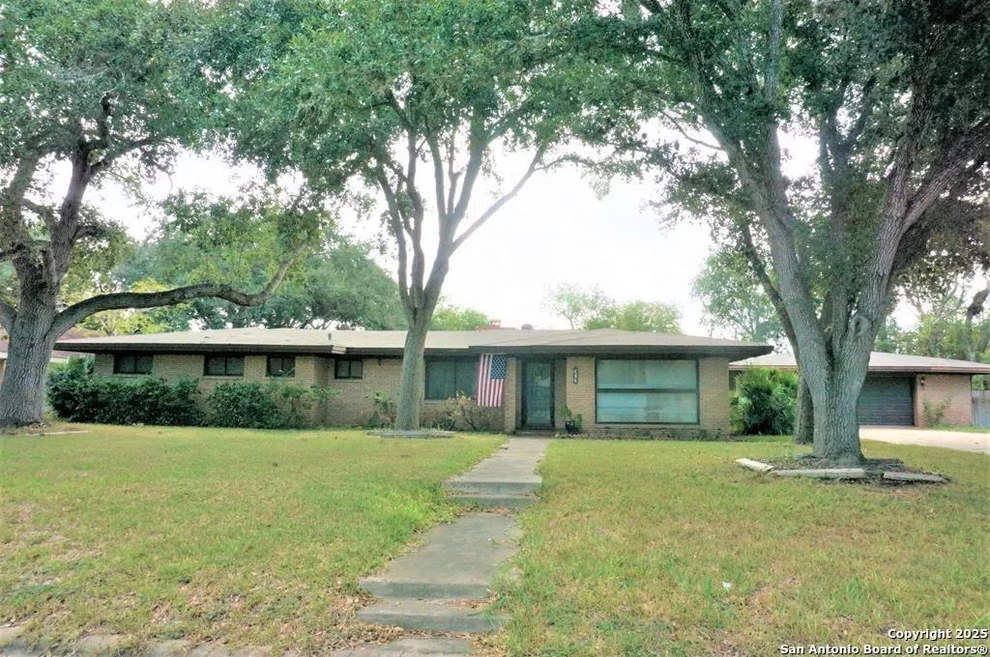 Unit for sale at 902 Inez, Beeville, TX 78102