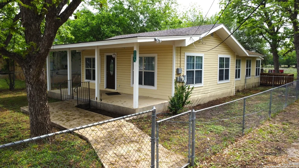 Unit for sale at 605 Avenue M, Hondo, TX 78861