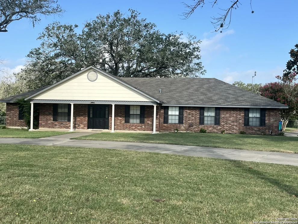 Unit for sale at 129 Eileen, Pleasanton, TX 78064