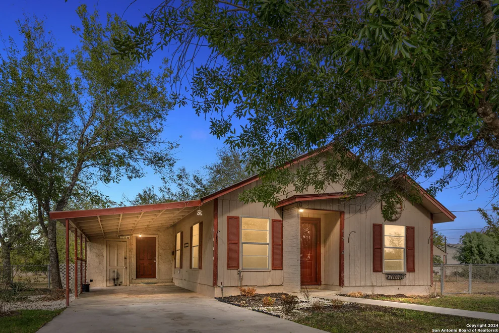 Unit for sale at 412 W Coker, Devine, TX 78016