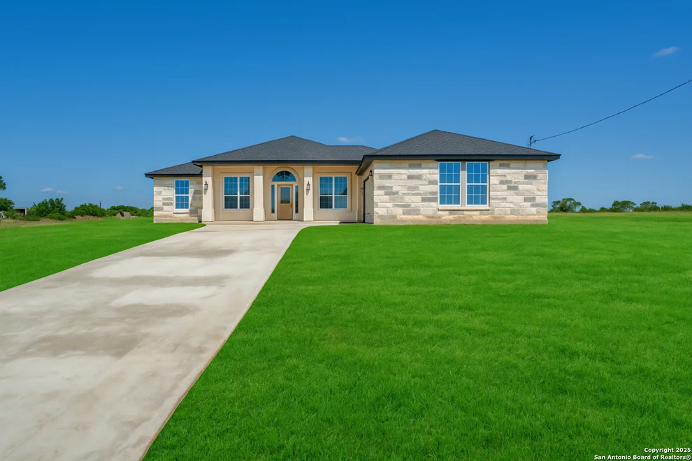 Unit for sale at 171 Hidden Ranch, Floresville, TX 78114