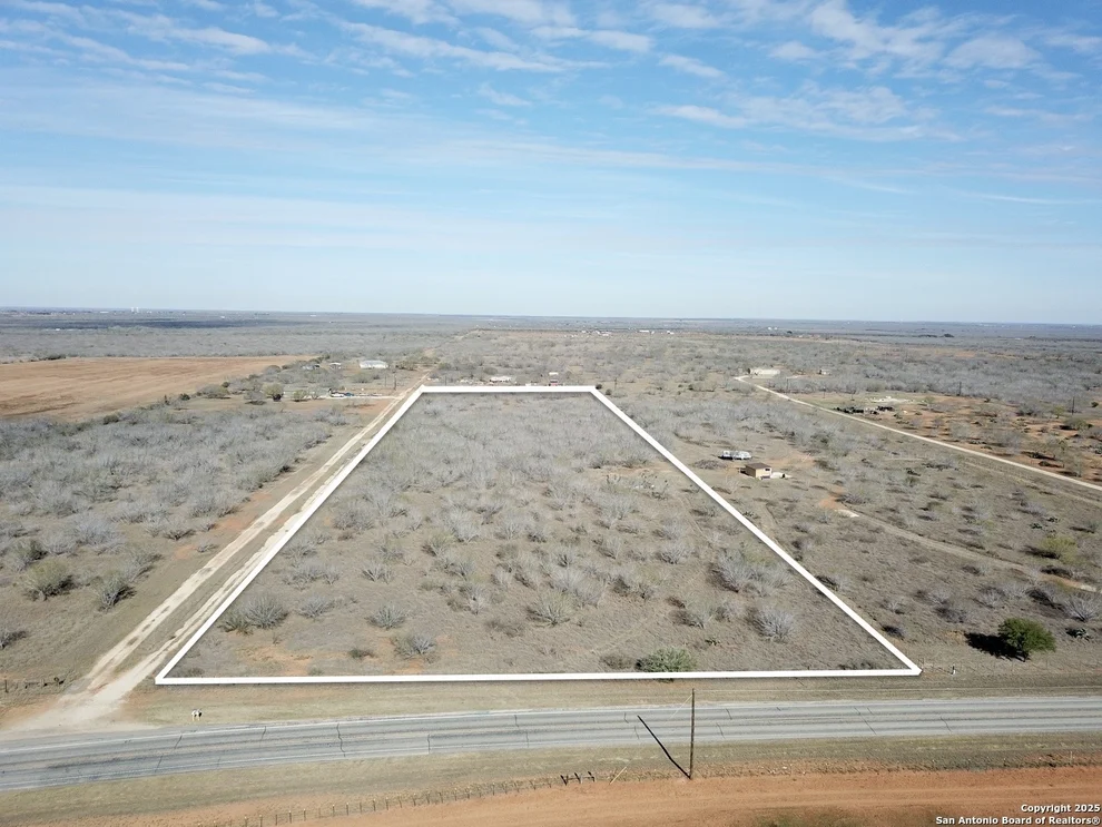 Unit for sale at 8960 W FM 140, Charlotte, TX 78011
