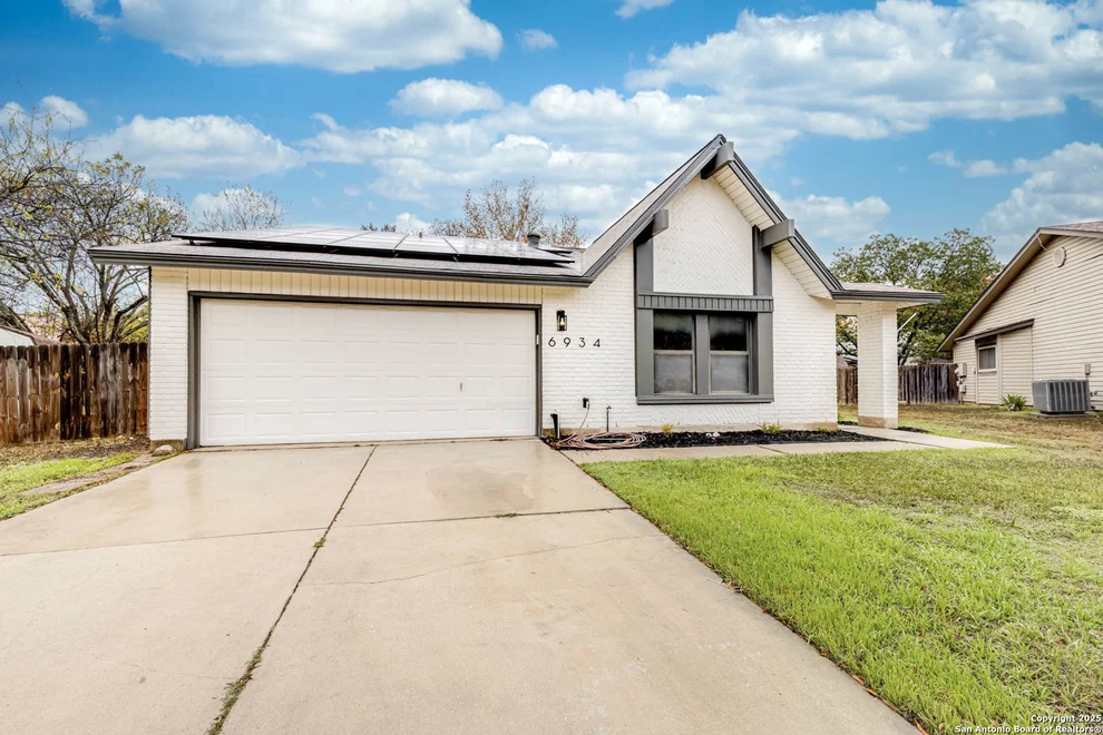 Unit for sale at 6934 Country Elm, San Antonio, TX 78240
