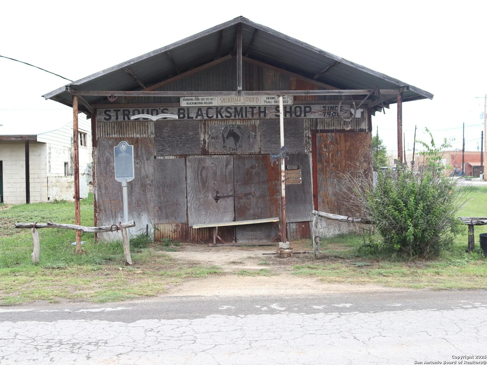 Unit for sale at 103 E Herring, Devine, TX 78016